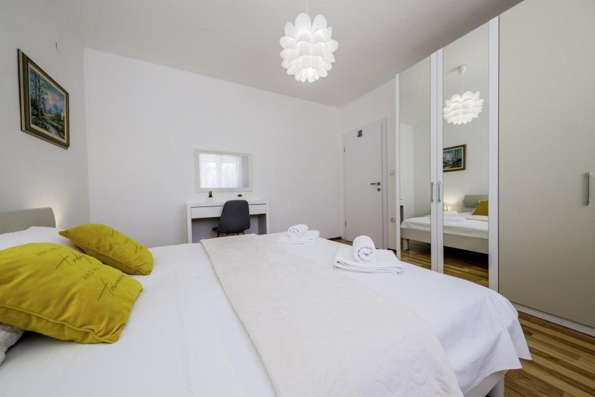 Ani In Trogir * Mittel-Dalmatien Hotel Seget Donji Ngoại thất bức ảnh